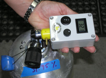 Oxygen Analyzer Sampling Directly from Nitrox Tank